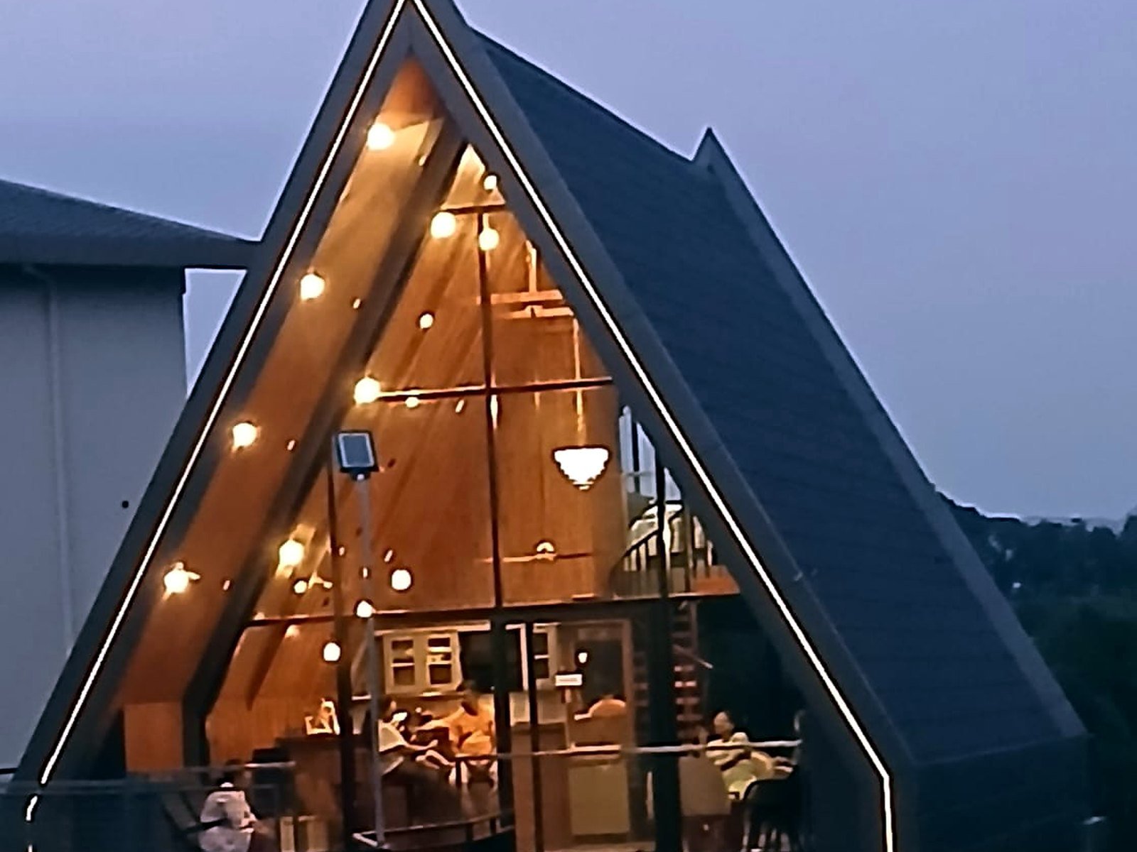 misty-nook-2bhk-08-evening-cottage-exterior