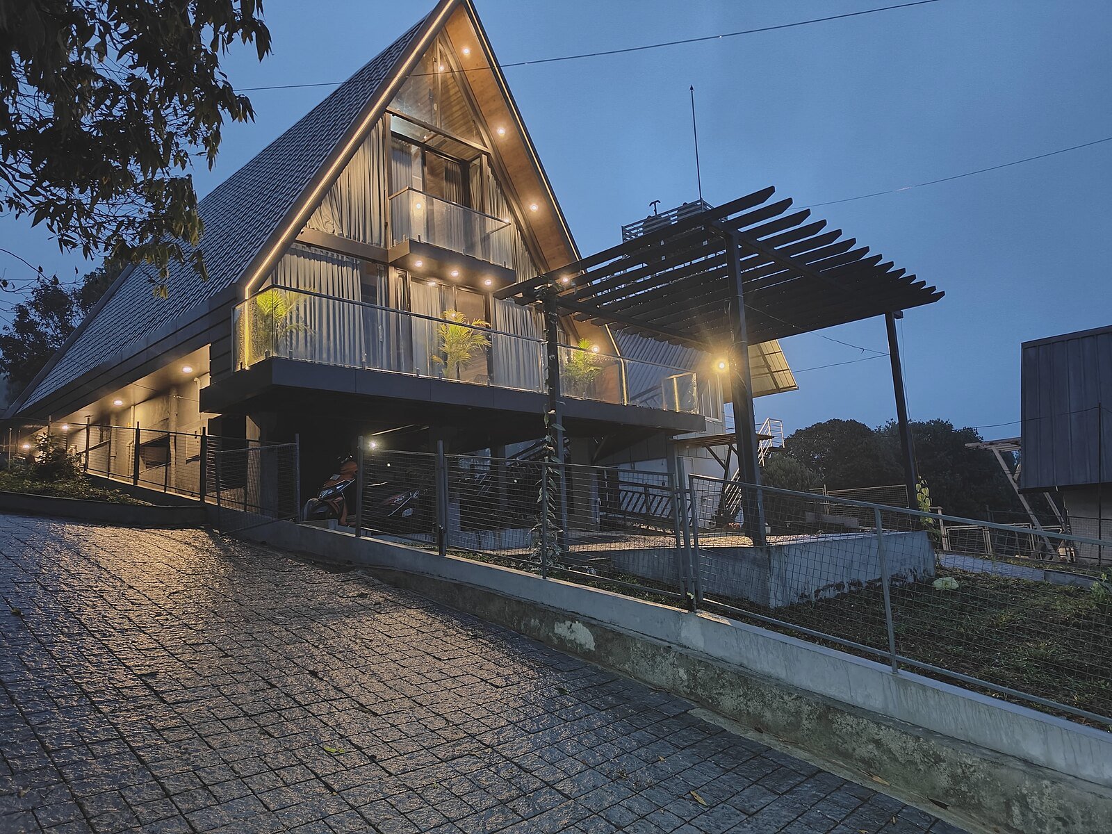 vaga-dreams-3bhk-12-evening-cottage-exterior