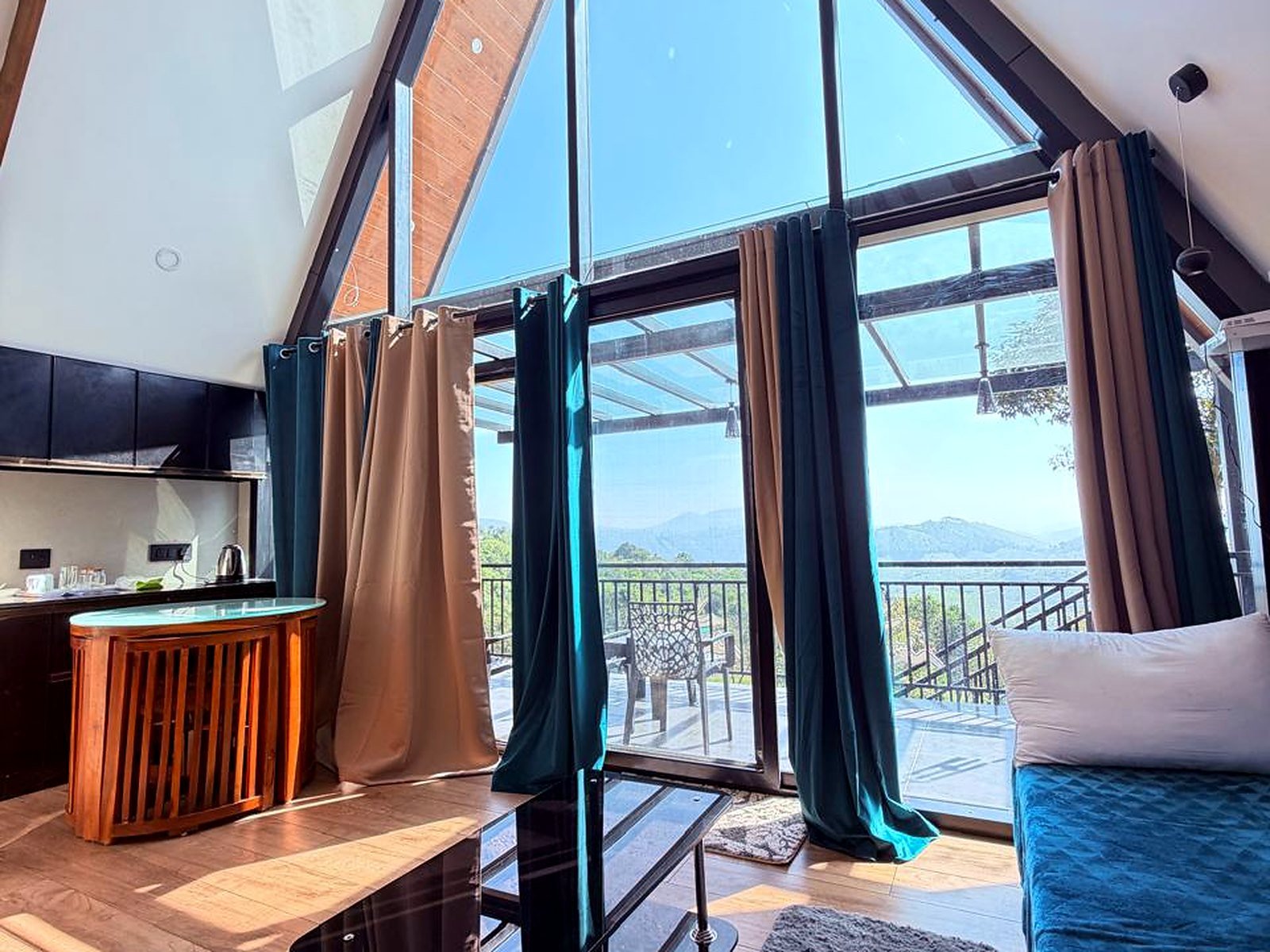 vaga-holidays-2bhk-01-living-room