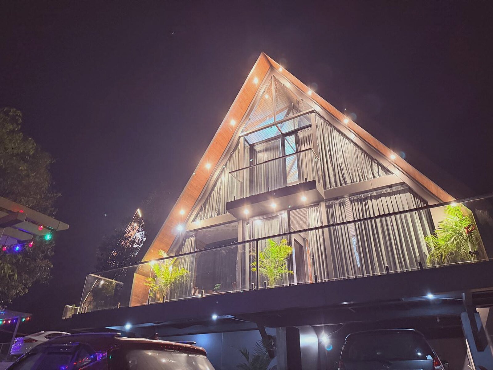 vaga-nest-3bhk-17-night-cottage-exterior