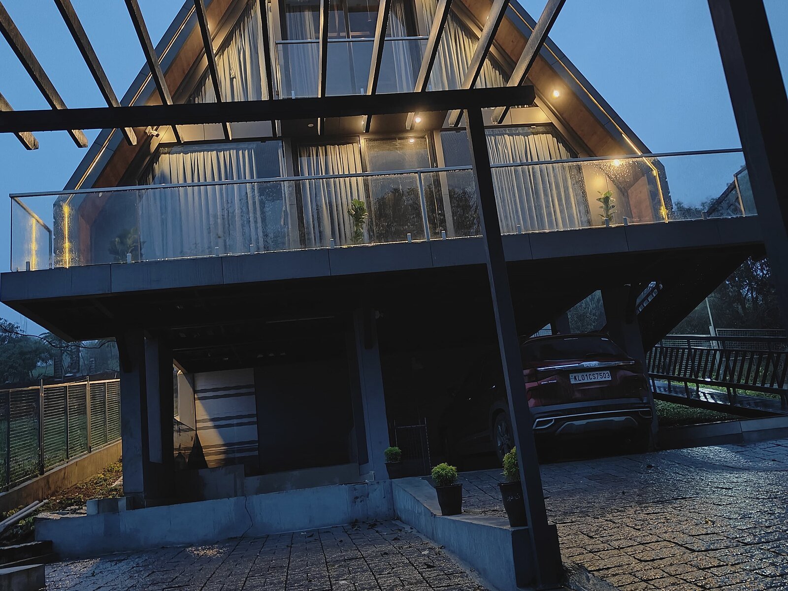 vaga-nest-3bhk-19-night-cottage-exterior