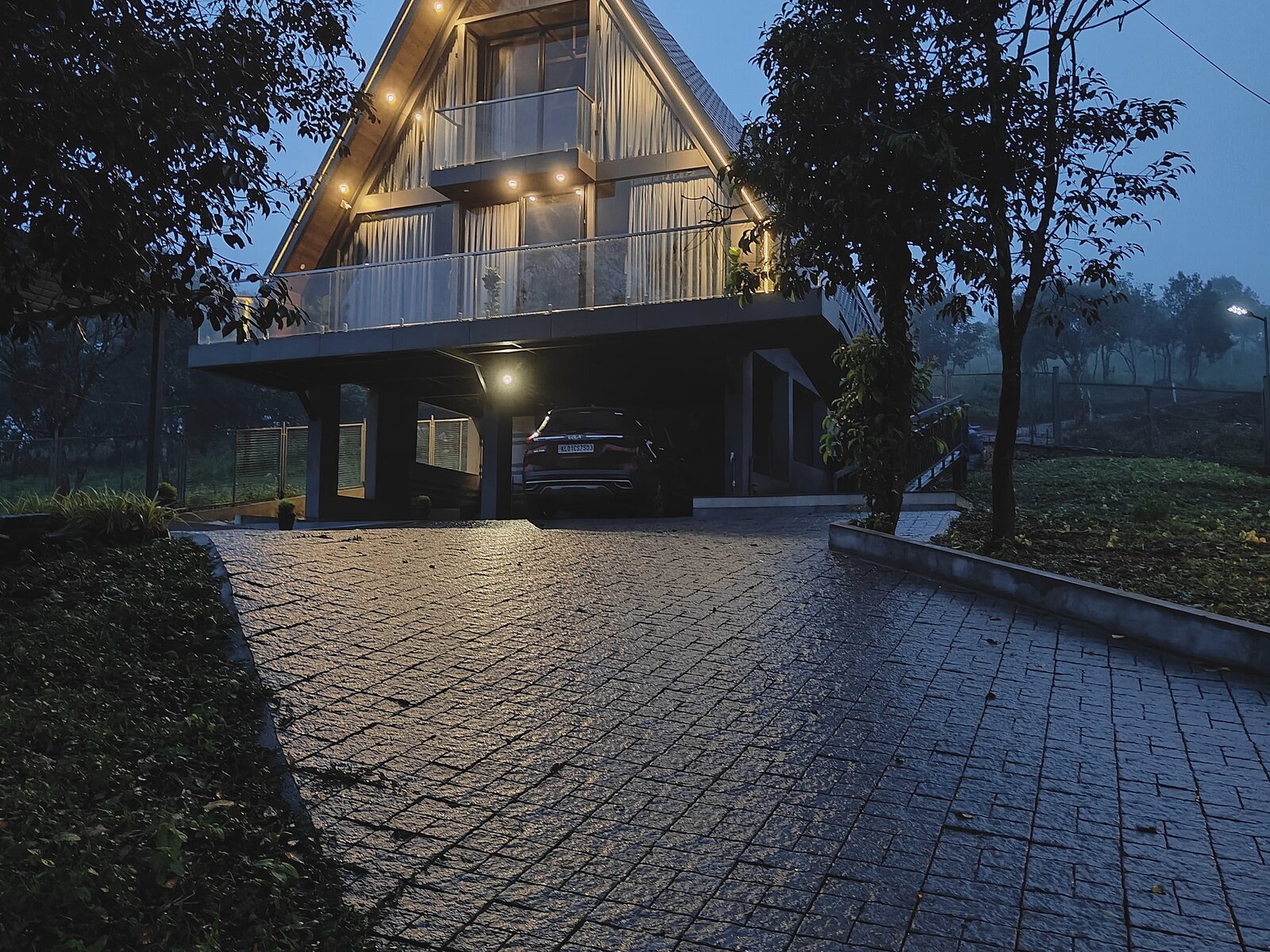 vaga-nest-3bhk-22-night-cottage-exterior