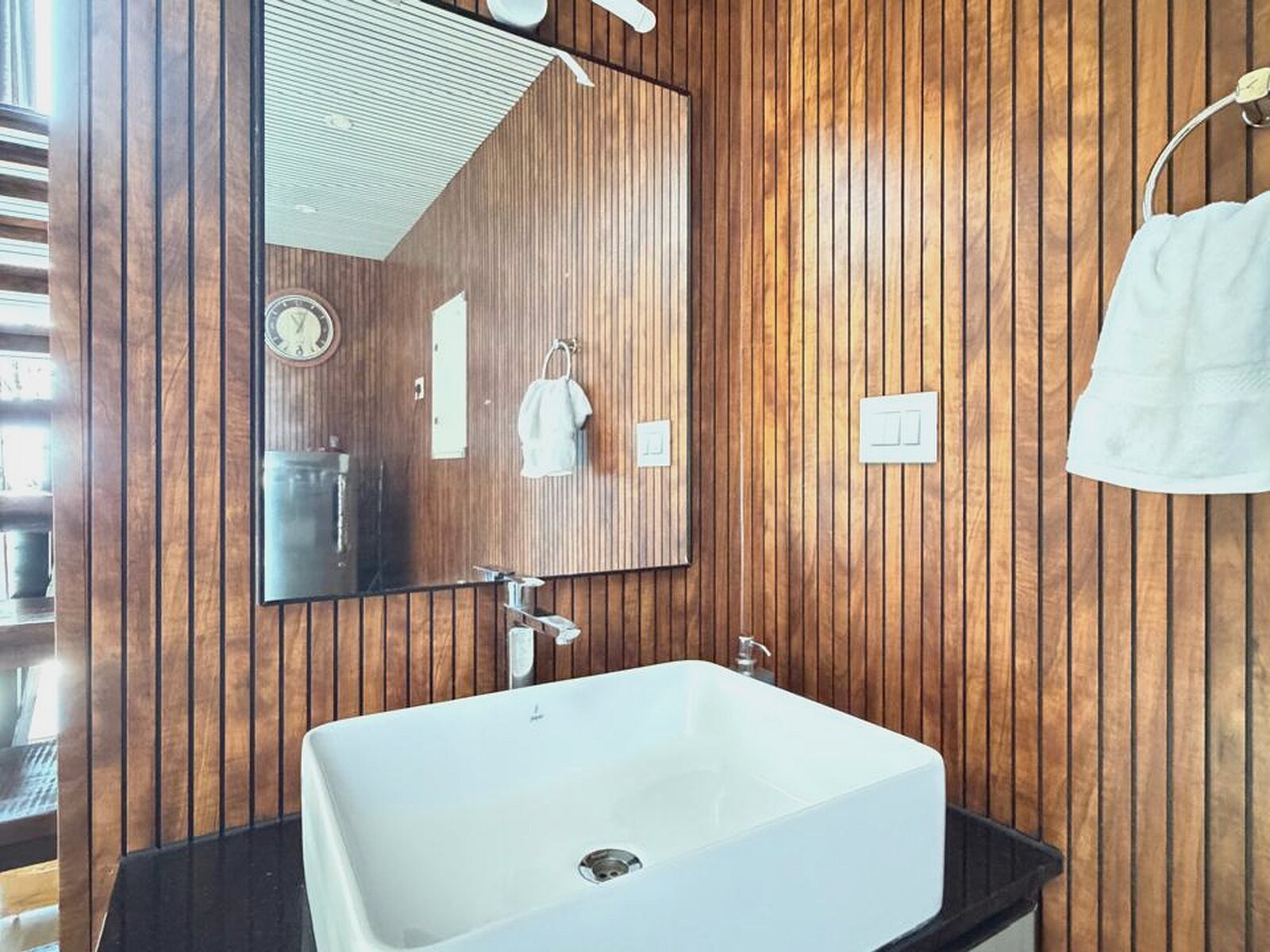 vaga-nest-3bhk-35-washbasin